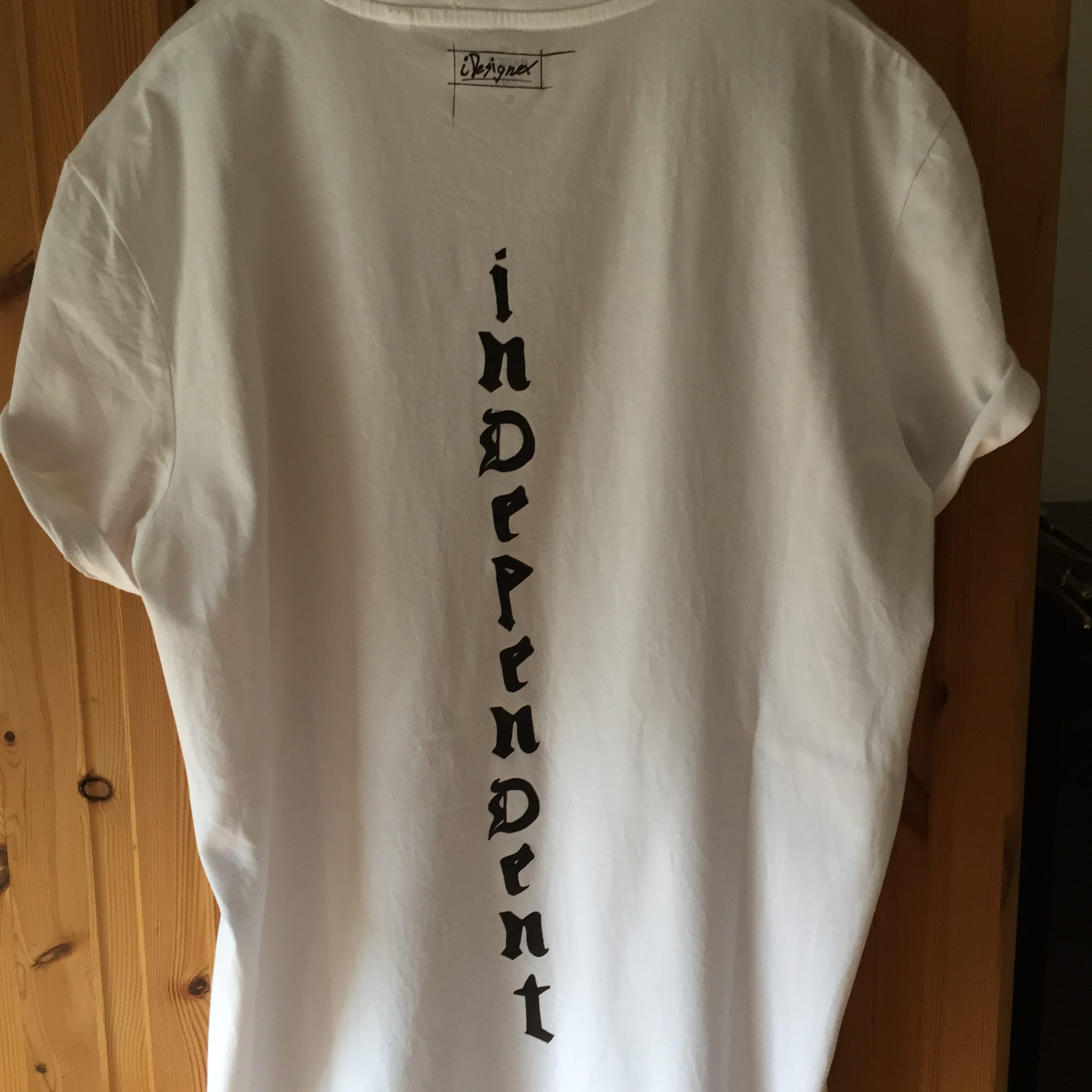 independent-t-shirt-weiss-2 / Independent Design